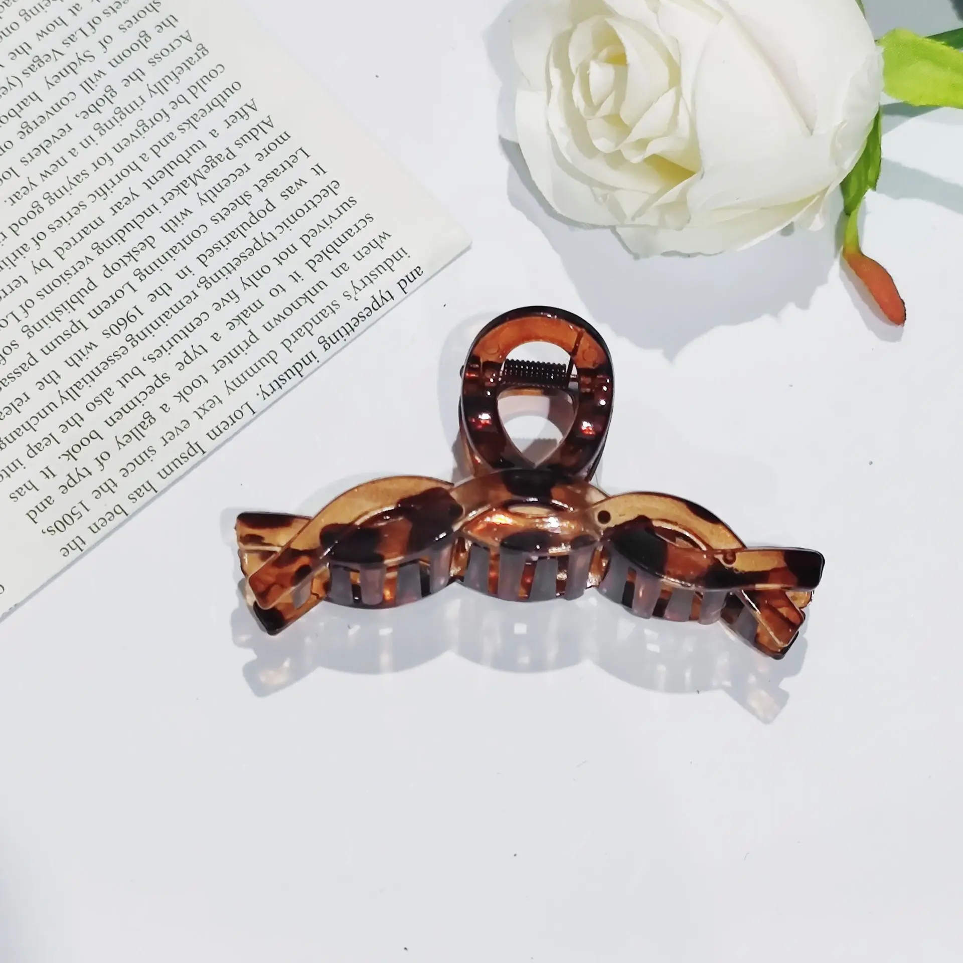 Vintage Transparent Hair Clip Claw Elegant Leopard Geometry Butterfly Flower Bow Ponytail Clips Haipin Accessories For Women