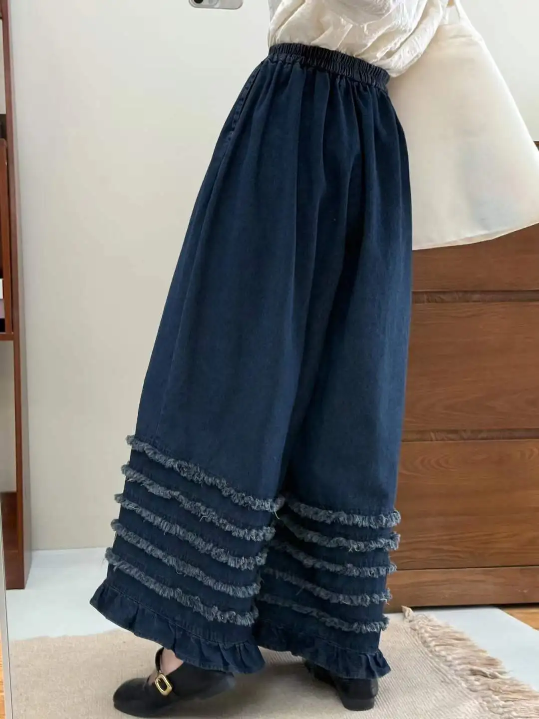 Nuovi pantaloni in denim di cotone autunno 2025, volant in vita elastica da donna, jeans a gamba larga da pendolarismo dolce retrò francese Mori Girl B57826CC