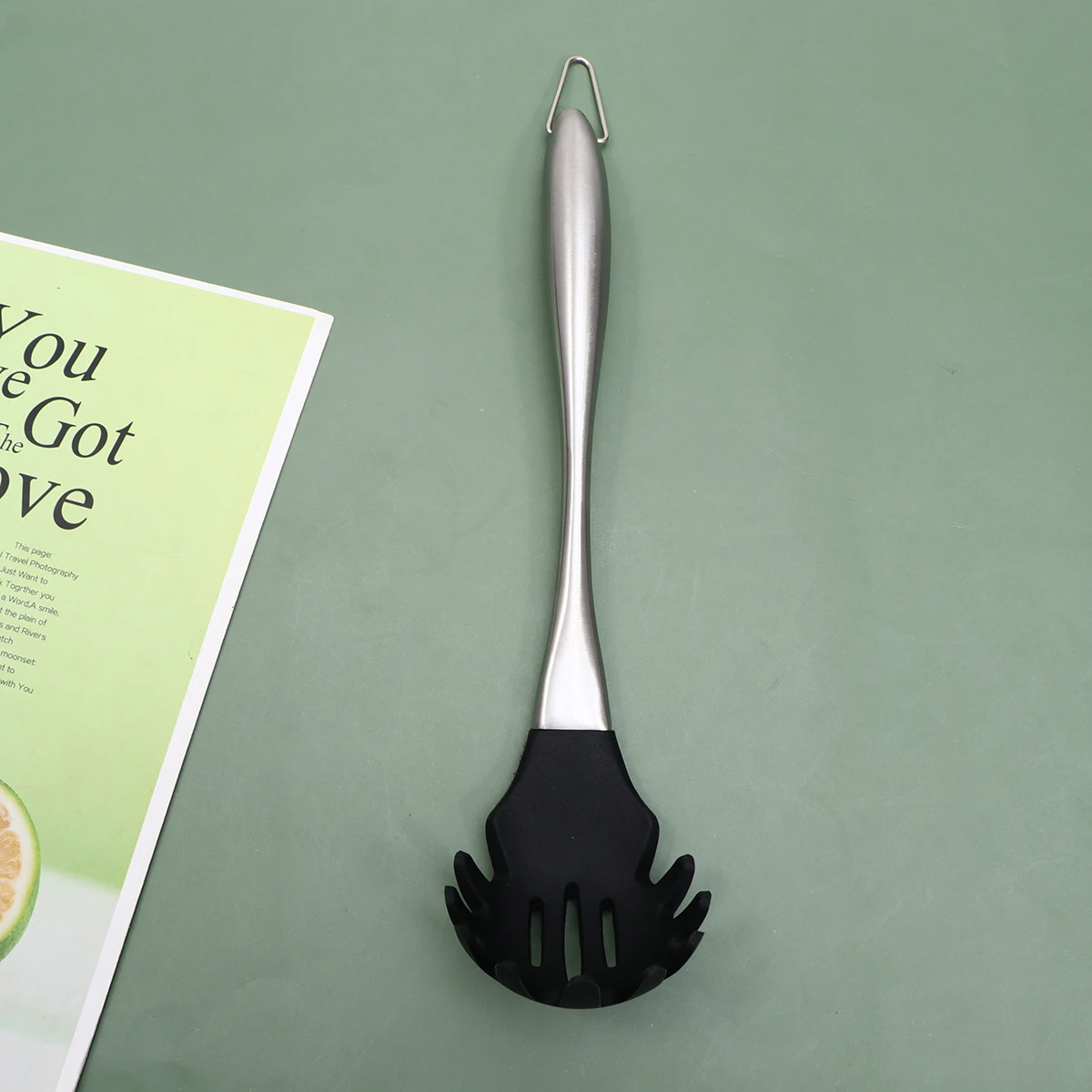 

1pcs Silicone Noodle Strainer Colander Spoon Kitchen Utensils Food Grade Safe Long Handle Pasta Server Soup Strainer