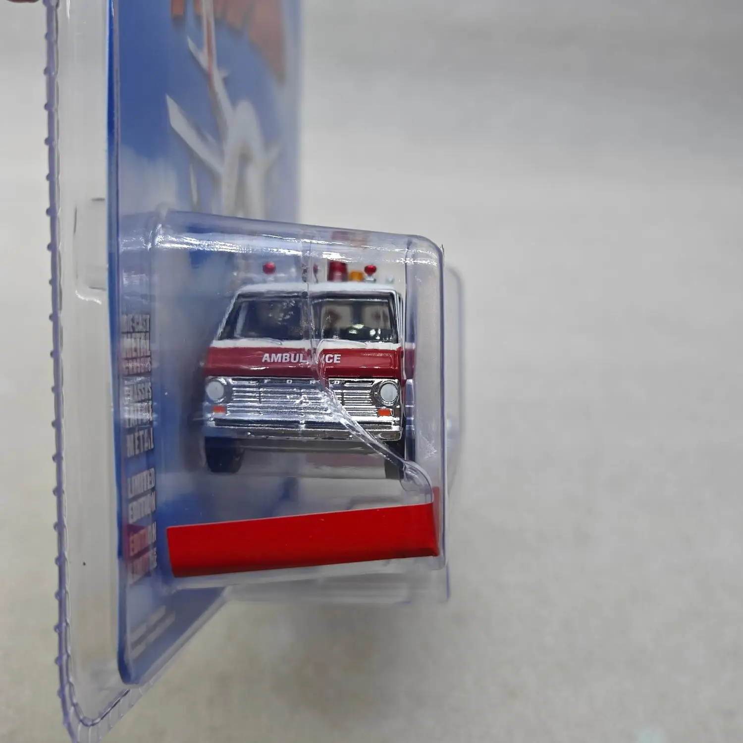 GreenLight 1:64 1970 포드 클럽 왜건 앰뷸런스 62030-B 시뮬레이션 합금 미니 자동차 모델 컬렉션 장식품 어린이 선물