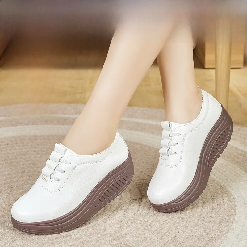 

Универсальные женские туфли Thi Bot на плоской подошве, повседневные слипоны Mom oes, легкие мягкие туфли на платформе для женщин среднего возраста