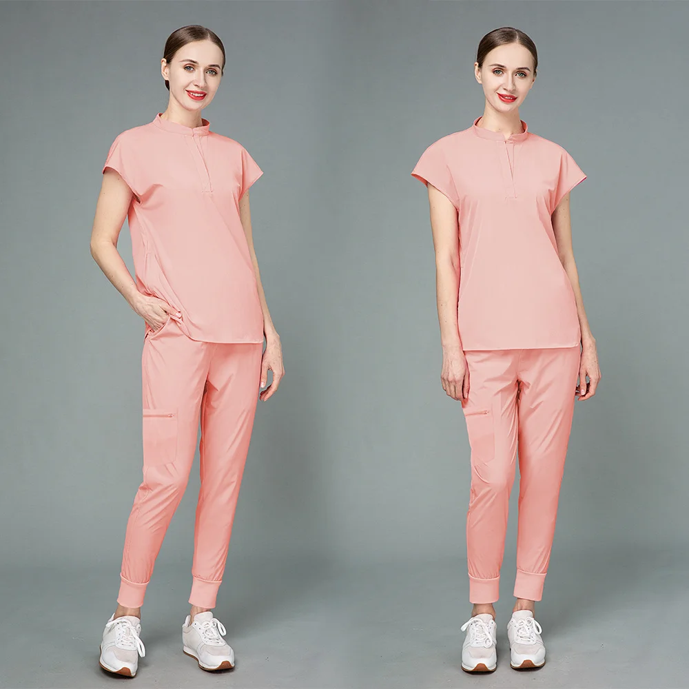 Uniformes d'infirmière avec poches de gommage médical, uniforme de soins infirmiers pour femmes, hauts de couleur unie, chemise à manches courtes, accessoires de gommage de travail