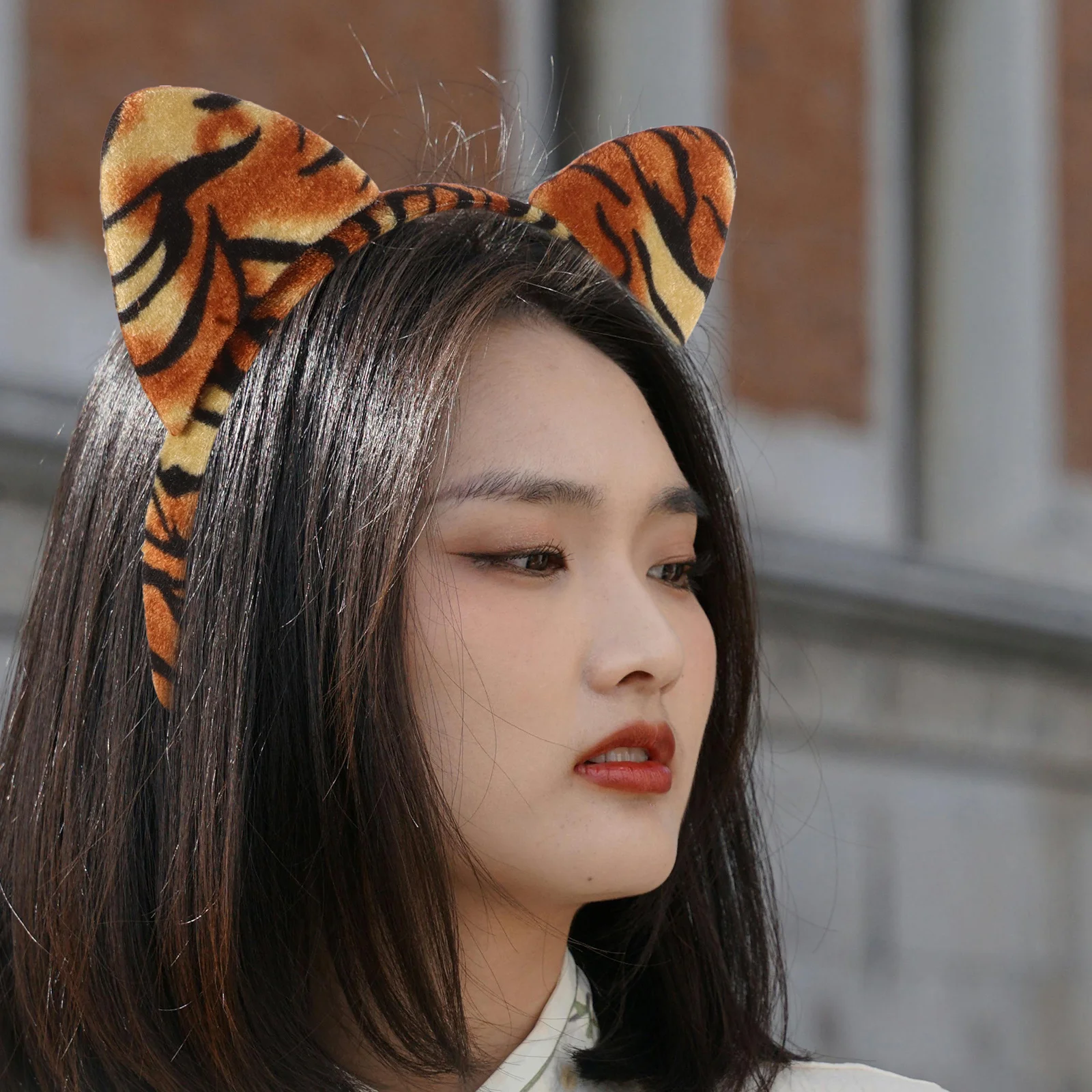 

4Sets Tiger Ear Headwear Bow Tie Tail Costume Accessory Suitable for Cosplay Halloween Party Stage Dancing Prop