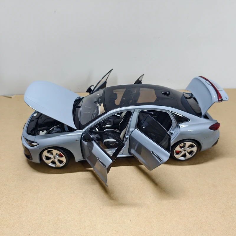 ホットセール フォルクスワーゲン・アウディ A5L 車モデル アウディ A5L 2025 1/18 合金製シミュレーションカーモデル 在庫あり 彼氏へのホリデーギフト