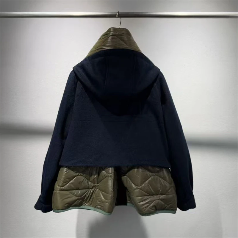 Abrigo de invierno de alta calidad para mujer, abrigo grueso de retazos cálidos de dos piezas con capucha de imitación, abrigo de algodón informal retro a la moda