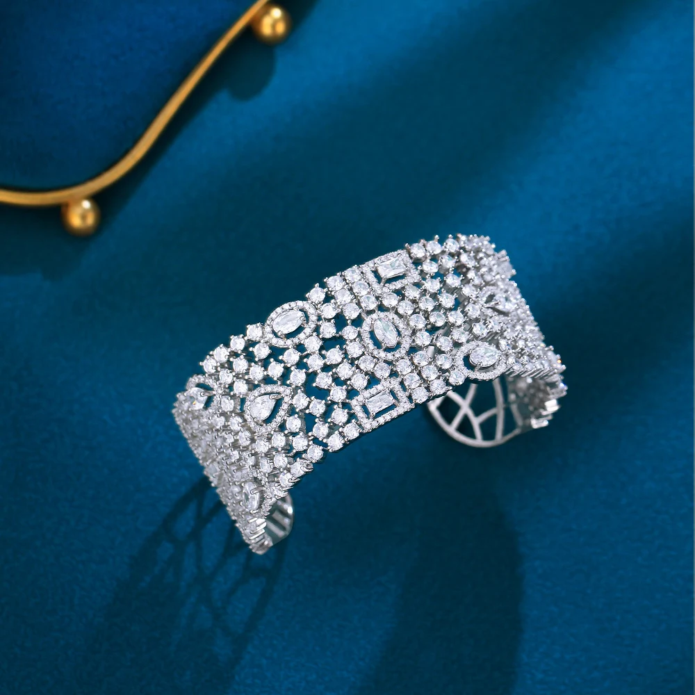 CWWZircons Luxuriöse Statement-Armreifen mit Kubikzirkonia-Besatz, breite, große Braut-Hochzeits-Manschettenarmbänder für Frauen, Dubai Goldfarbe BG067 – Detail 6