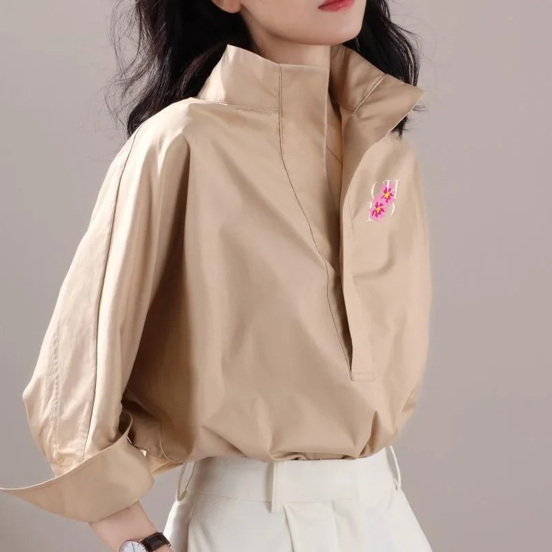 Kemeja wanita lengan 3/4 warna polos serbaguna klasik Atasan Wanita Mode leher berdiri ramping longgar desain Vintage baru