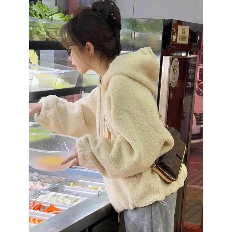 

2025 Новое однотонное осеннее пальто с мехом кофе и ягненка, женское осенне-зимнее флисовое пальто с капюшоном, плюшевое зимнее хлопковое пальто с капюшоном Thi