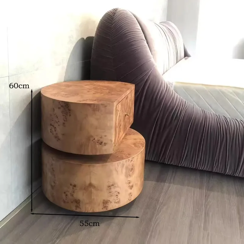 طاولة بجانب السرير من الخشب الصلب بتصميم فرنسي قديم مع سطح من الجلد بعقدة شجرة وخزانة مصنوعة يدويًا لغرفة النوم على الطراز القديم