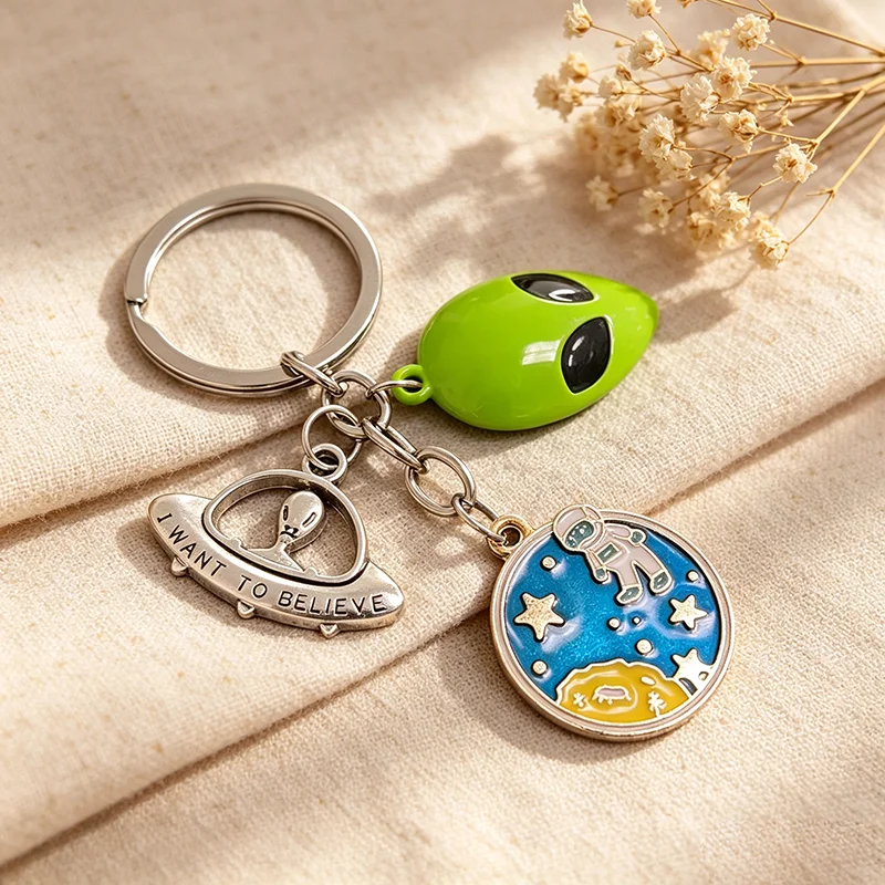 1 Piece UFO Planet Alien Rocket Astronaut Cosmic Exploration Green Enamel Mask Alloy Key Chain Fashion Keychain Men Accessories