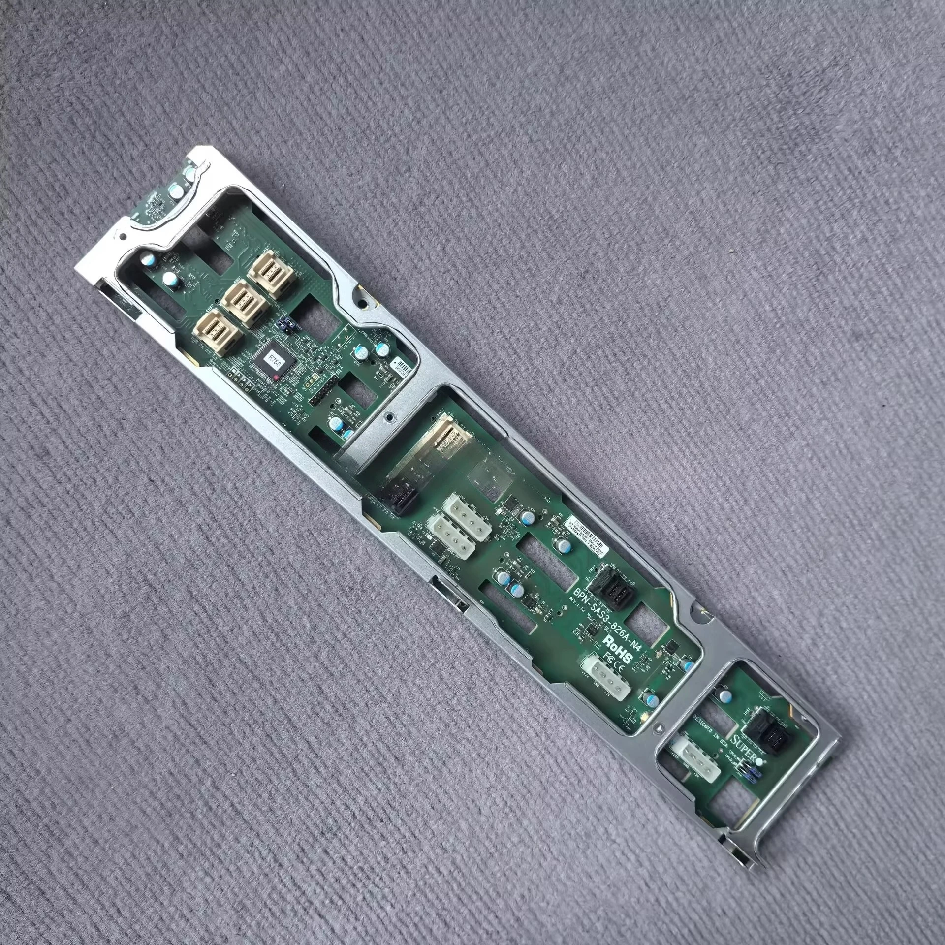 

BPN-SAS3-826A-N4 Объединительная плата жесткого диска 2023US Сервер 12 дисков 3,5 NVME