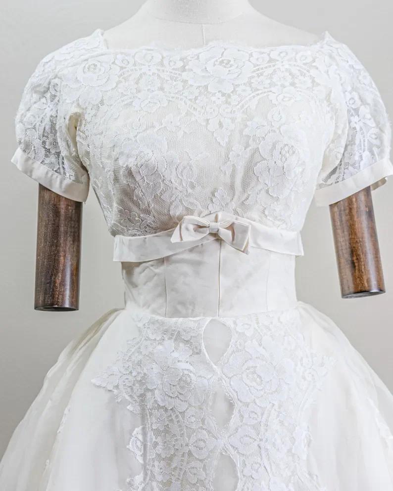 

Customized 2025 Latest Vintage Lace Wedding Dress Tailcoat With Elegant And Noble Features a Must Have For Goddesses