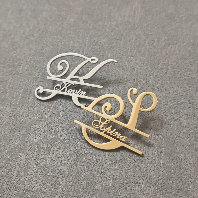 

Custom Initials Brooches for Women Metal Anti-glare Lapel Pin Fixed Clothes Pins Stainless Steel Weater Coat Clothing Jewelry