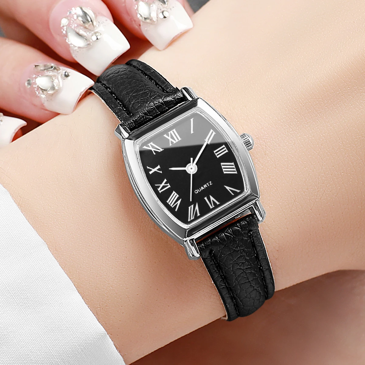 Fashion Small Tonneau Dial Women Quartz Watch Leather Strap Casual Ladies Wristwatches Clock Gift Relogio Feminino（Without Box）