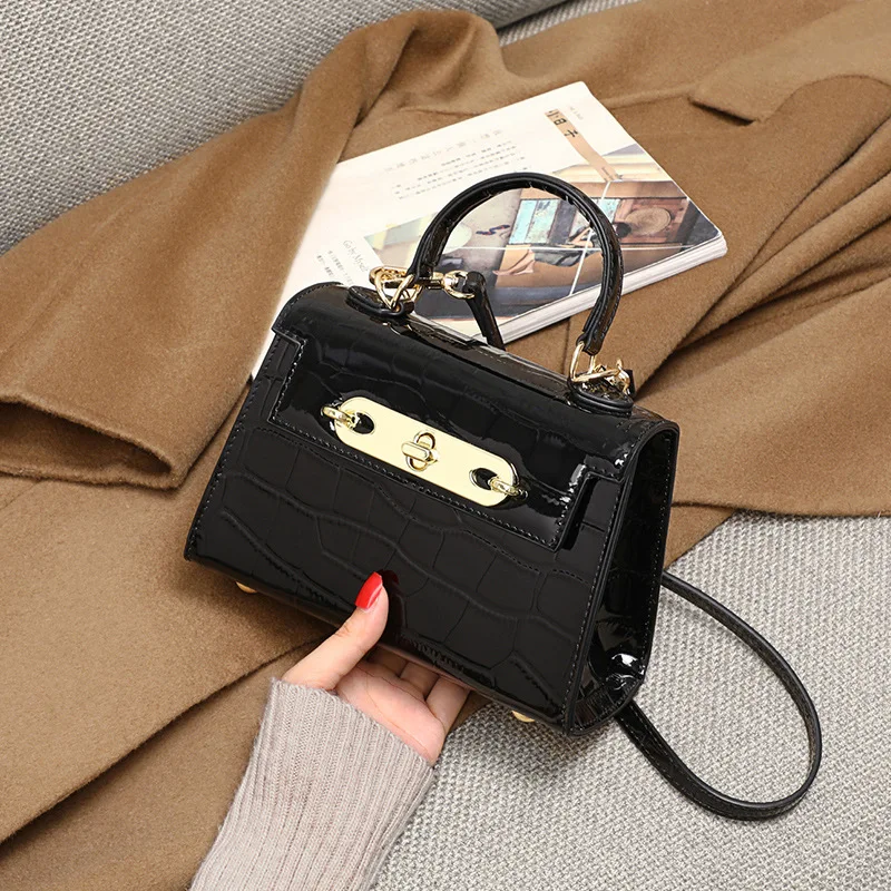 

Women's handbag bag, 2025 new high-end women's bag, versatile small square bag, fashionable shoulder messenger bag.