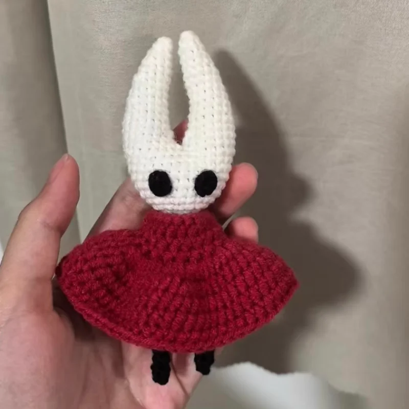 

Новый полый рыцарь 2, шершень, вязаная крючком кукла ручной работы, игрушка Kawaii, вязаная фигурка, аниме, декор для стола, орнамент, игрушка, подарки