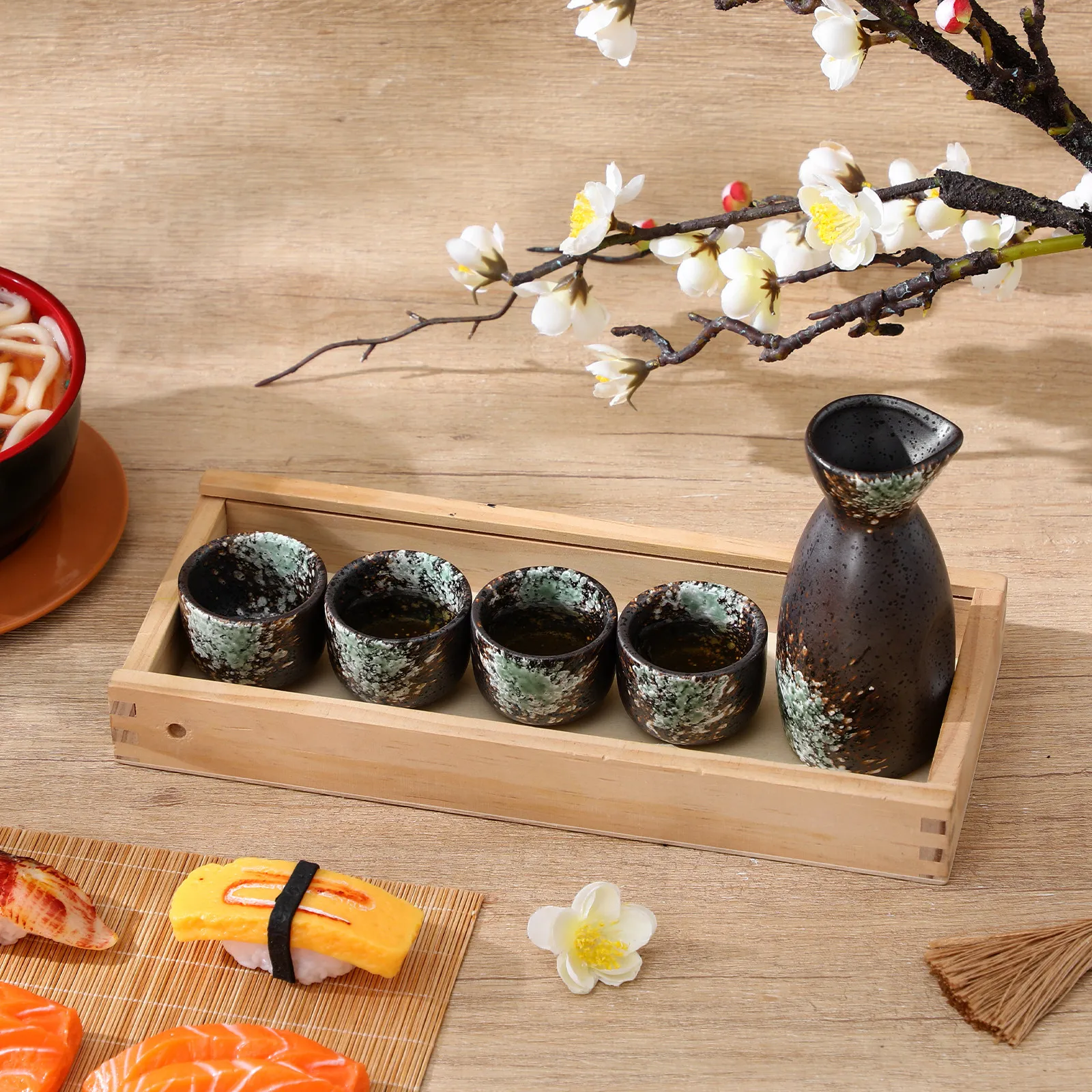 

Набор для саке в японском стиле: 1 комплект, гладкая текстура, многоразовые чашки для подачи саке, элегантный набор для домашнего бара и вечеринок, набор для напитков