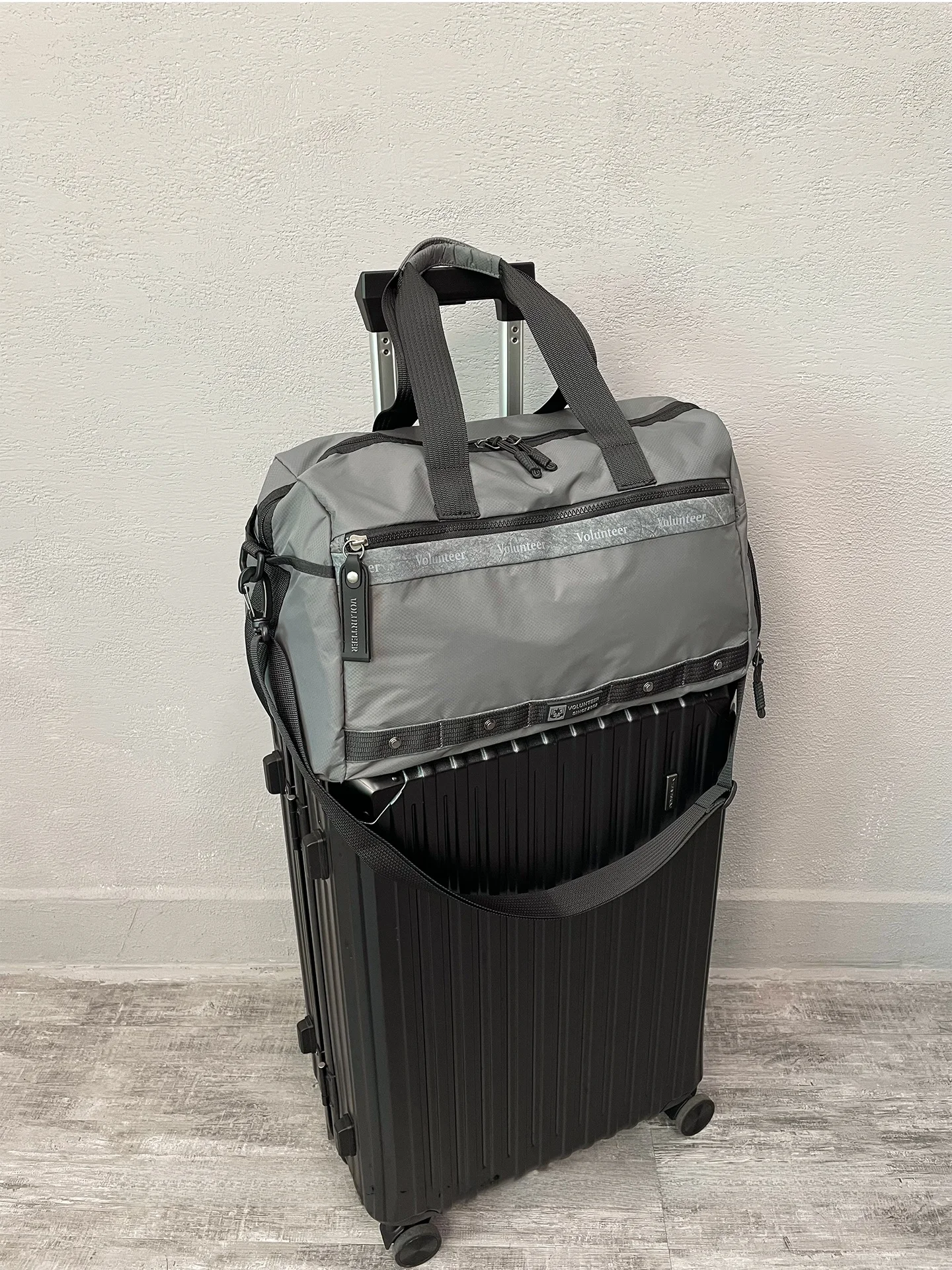 lightweight-foldable-travel-bag-for-men-short-trips-business-trips-carry-on-bag-large-capacity-easy-to-handle-nylon-material