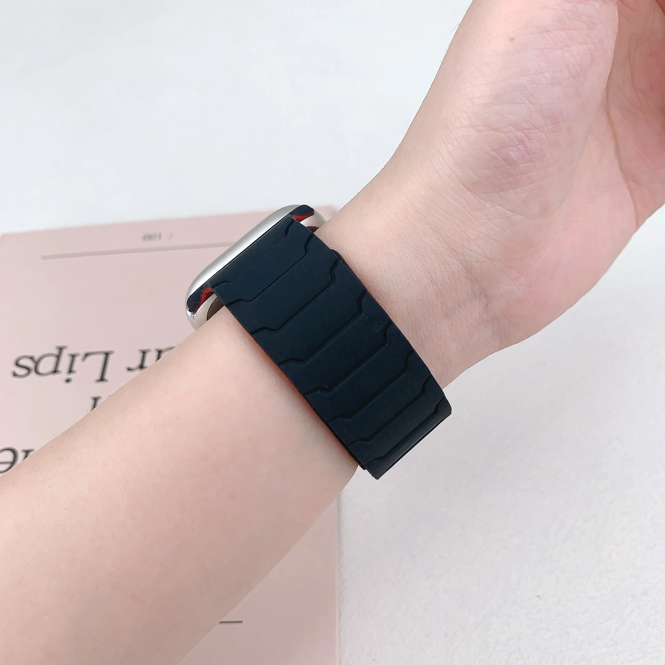 Magnetische Armbänder für Apple Watch 45mm 46mm 49mm 44mm 40mm 42mm Silikonarmband IWatch Serie 12 11 10 SE 9 8 7 Ultra 3 4 – Detail 8