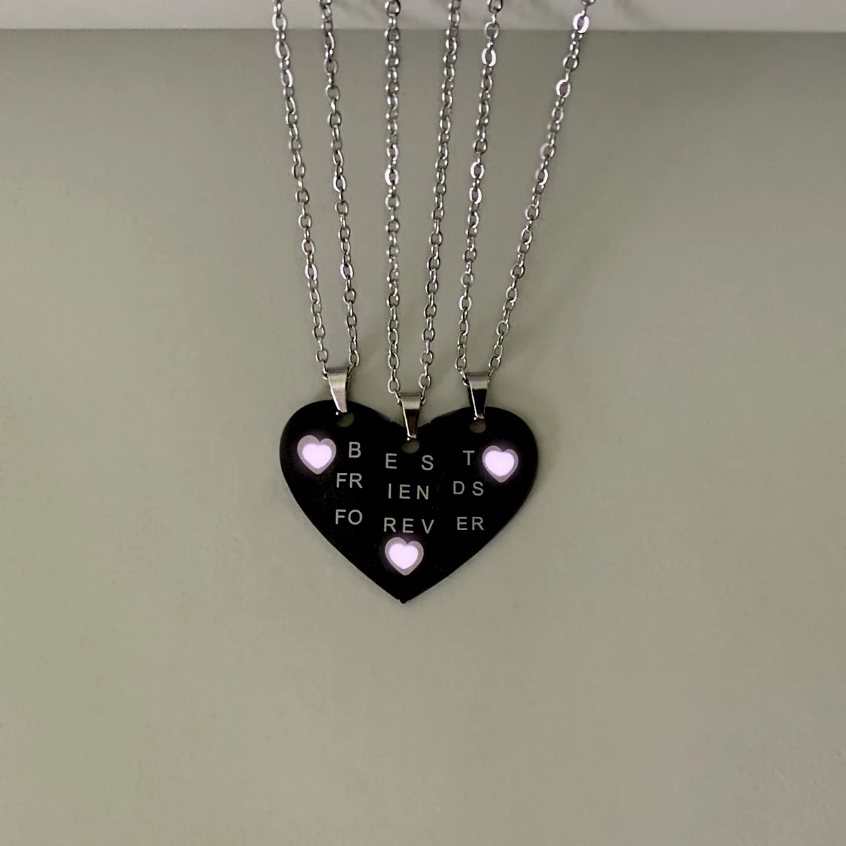 Juego de 3 piezas de collar luminoso con la inscripción LOVE BEST FRIENDS FOREVER, collar de acero inoxidable para mujer, estilo Boudoir.