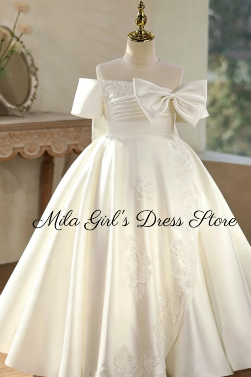 Luxury Satin Ivory Flower Girl Dress Off Shoulder Big Bow Lace Appliques Ball Gown Sleeveless Kids Wedding Party First Communion