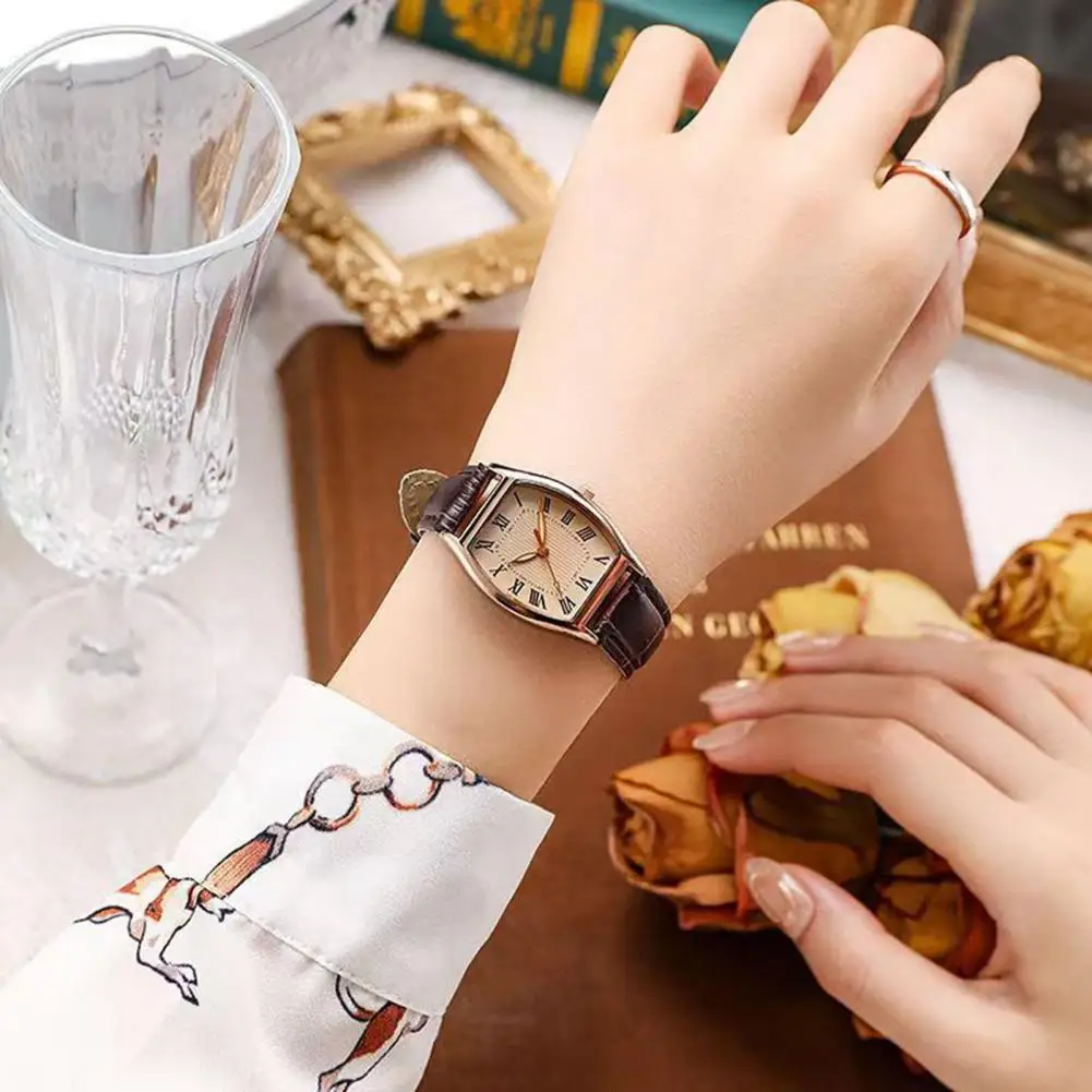 Ladies Watch with Soft Leather Strap Retro Barrel Shape Dial Watch Simple Elegant Vintage Style Watch for Women Office Wear