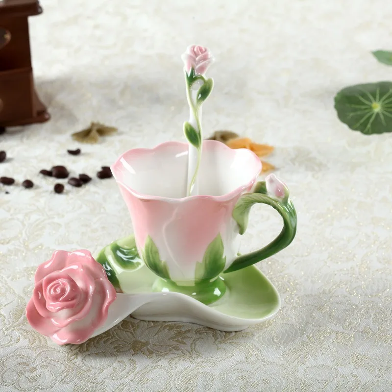 Emaille-Rosen-Keramik-Kaffeebecher Elegantes Geschenkbox-Set für Hochzeit Geburtstag Luxuriöser Vintage-Stil Teetasse für Zuhause und Büro