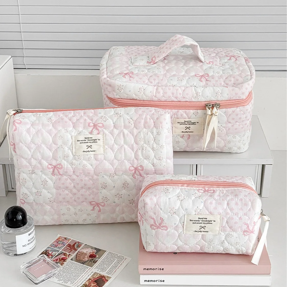 Large-capacity portable student toiletry bag, pink floral patchwork makeup bag, high aesthetic value, sweet and fresh, girly sty