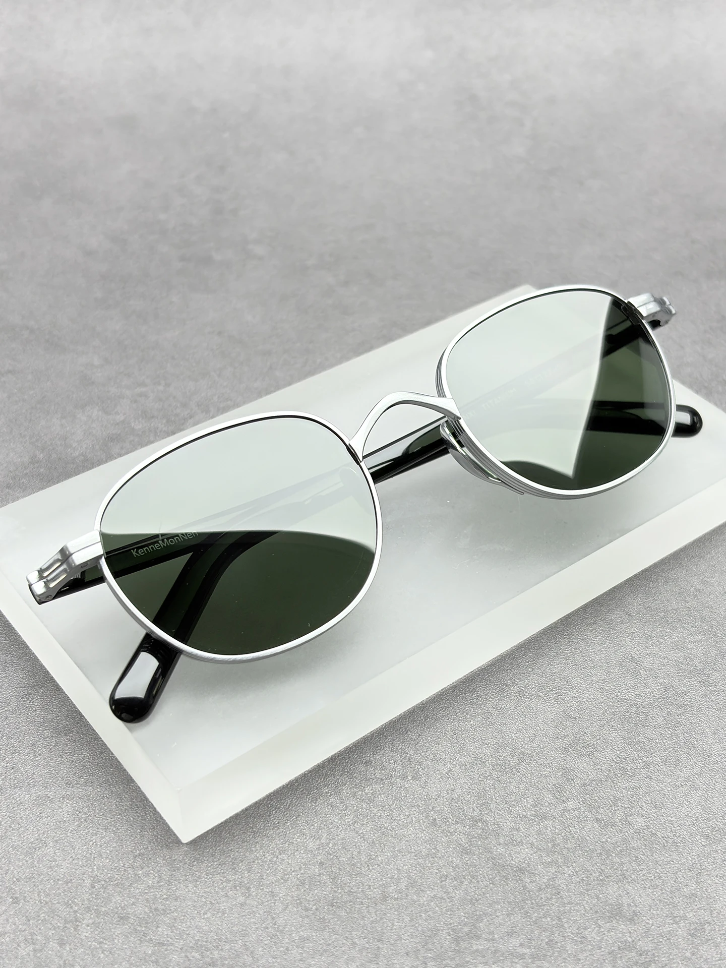 gafas-de-sol-polarizadas-de-estilo-japones-con-montura-de-titanio-plateado-para-hombre-ideales-para-conducir-y-pescar-comodas-de-diseno-retro-y-con-proteccion-uv400