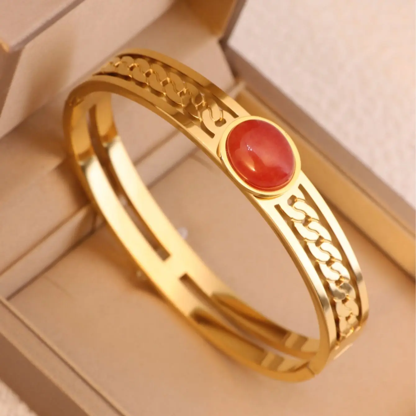 

A Titanium steel fashion women's bracelet