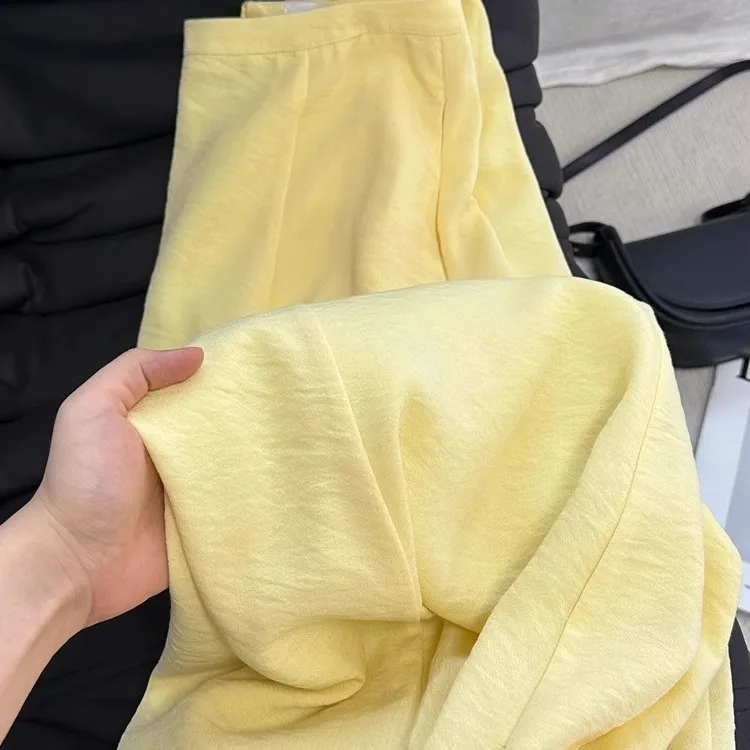 กระโปรงทรงเอเอวสูงผ้าไหมน้ำแข็งสีเหลืองสำหรับผู้หญิง แฟชั่นฤดูร้อน สไตล์ลำลอง ทรงหลวม สีซันเดด ทรงร่ม