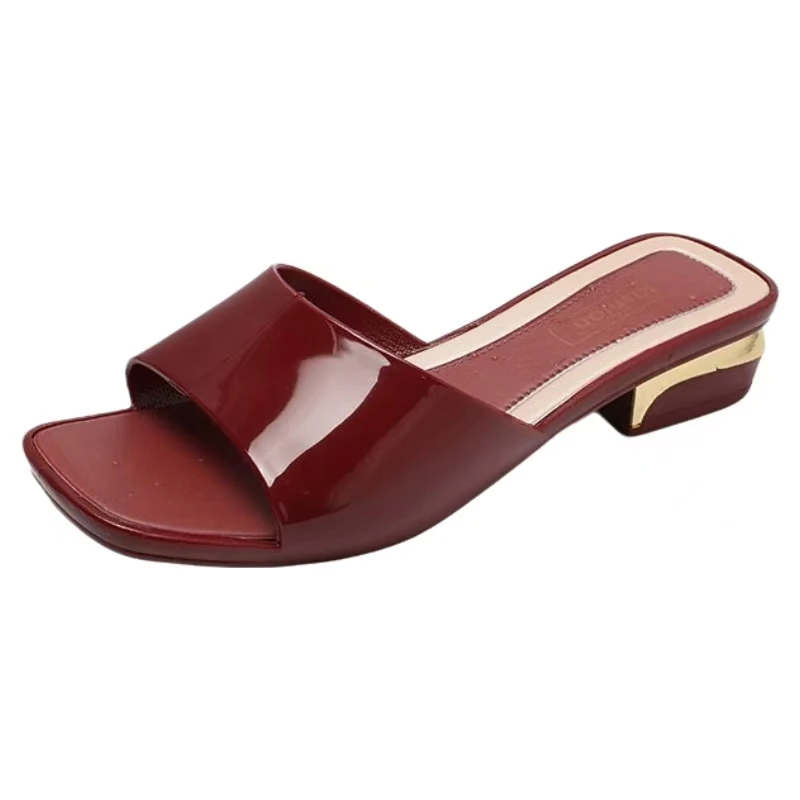 

Женские летние новые шлепанцы на низком каблуке с кристаллами, модные универсальные водонепроницаемые уличные сандалии, современные шлепанцы