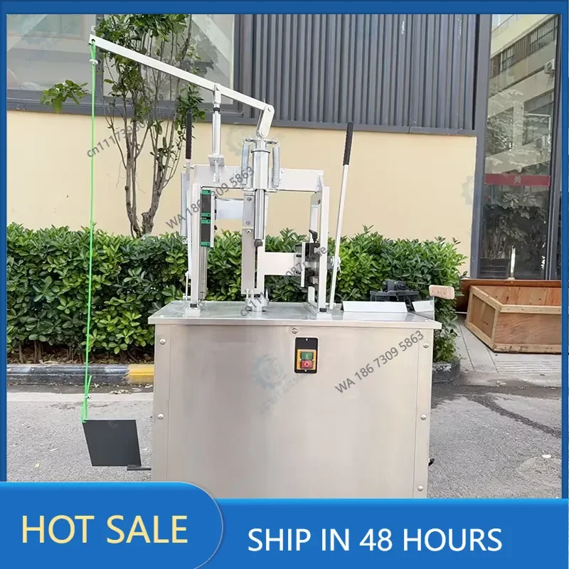 Industrial Stainless Steel Coconut Peeler Peeling Machine with High Peeling Efficiency Coconut Dehusking Machine