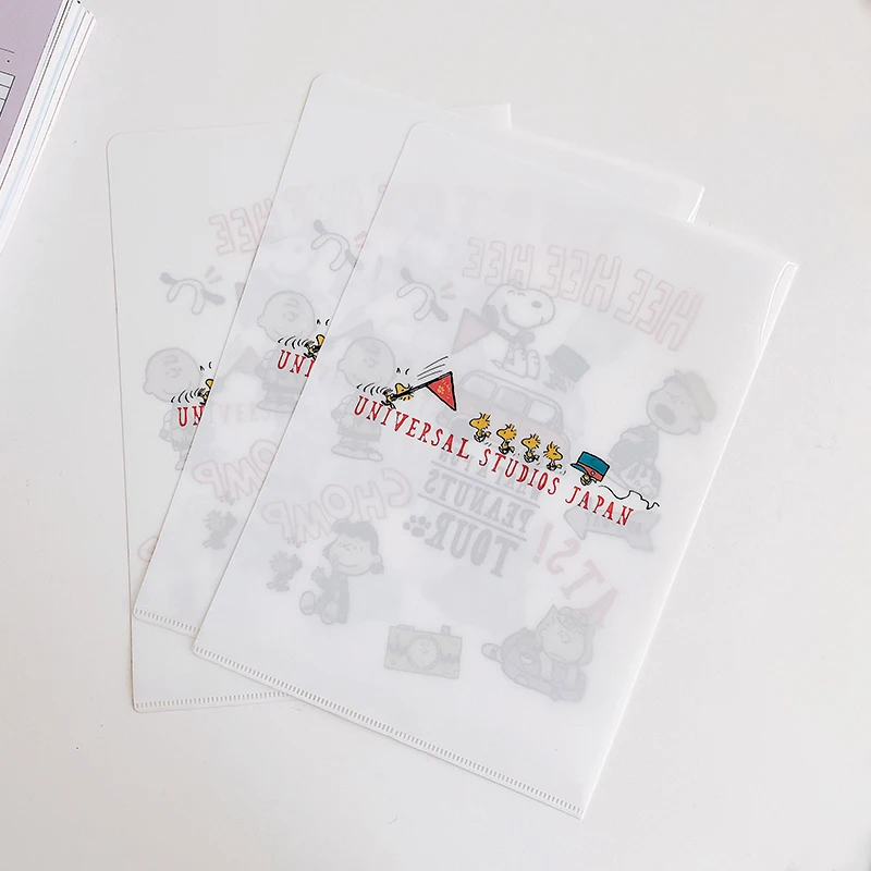 Snoopy carpeta en forma de L de Anime Kawaii para estudiantes, papel de prueba A4, almacenamiento de archivos, papelería, organizador de presentación, bolsa de almacenamiento de regalos