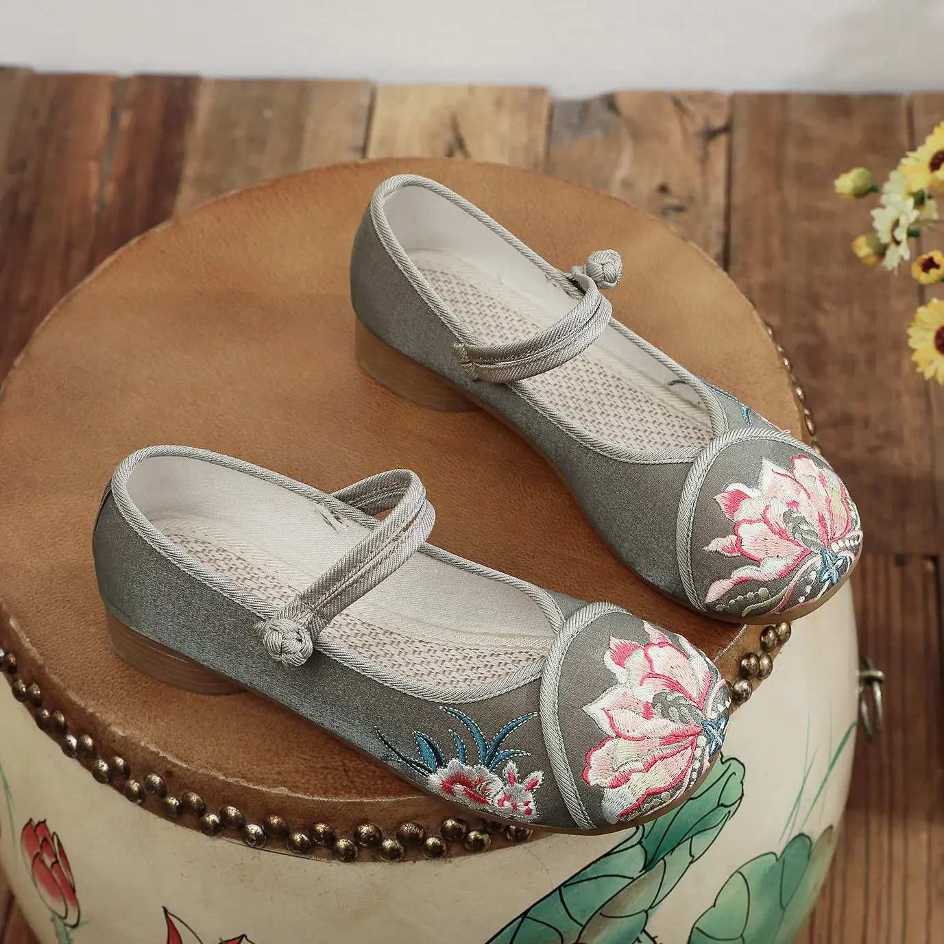 Zapatos de tela antiguos de Beijing, zapatos bordados para mujer, zapatos antiguos Hanfu Qipao hechos a mano, zapatos antiguos de artista de té, ocio