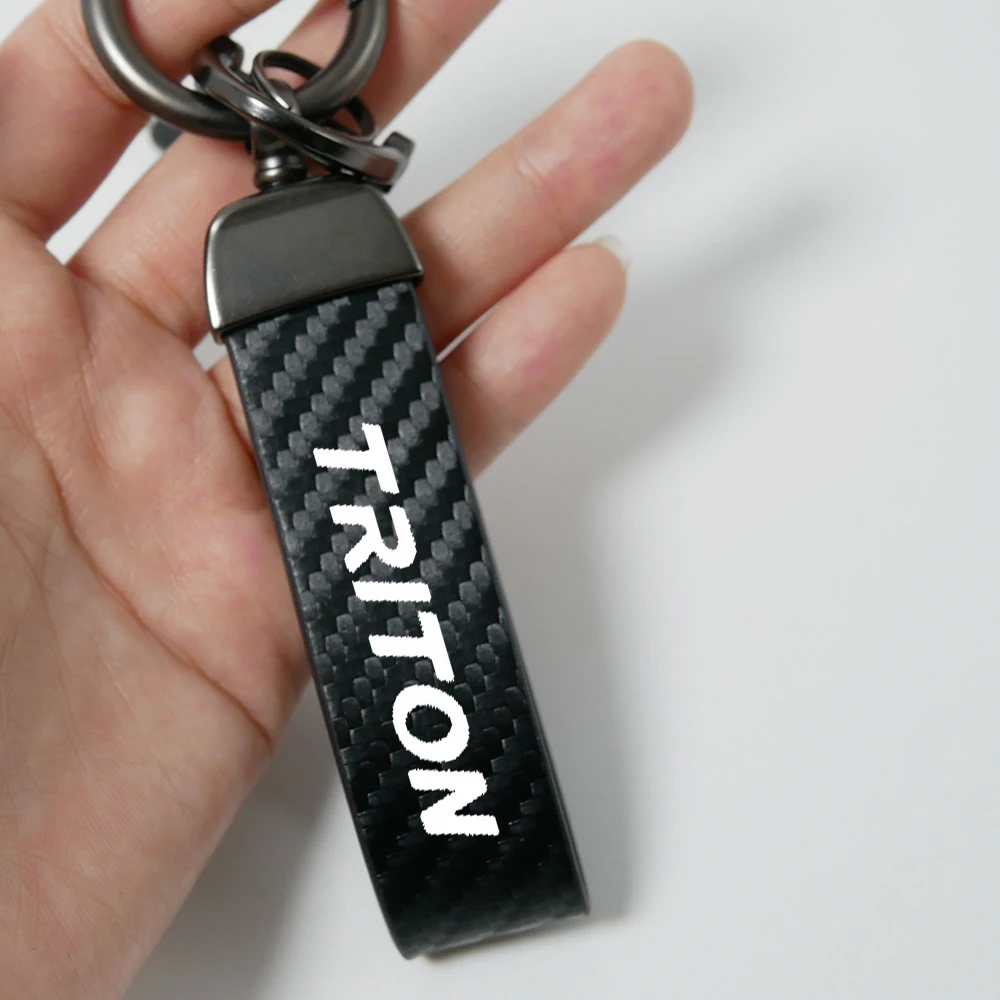 New Car Keychain Ring Carbon Fiber Metal Keychain Horseshoe Buckle for Mitsubishi TRITON Logo Key chain Car Accessories