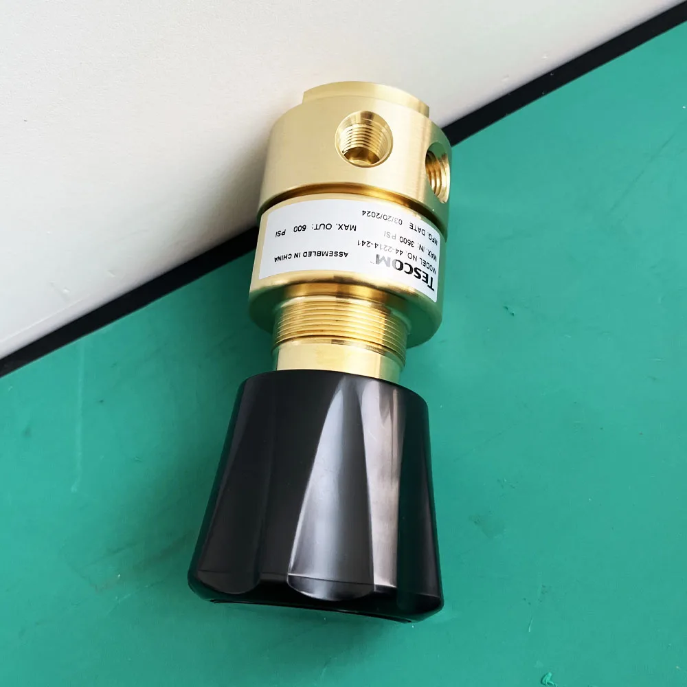 

Регулятор давления редукционный клапан 44-2214-241 латунная серия SG series в наличии