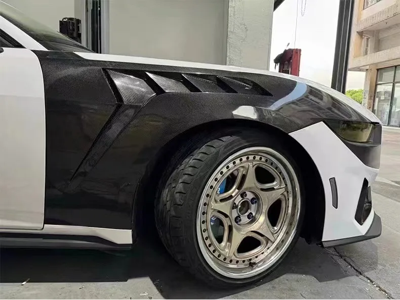 

Для крыльев из углеродного волокна Ford в стиле GTD, комплект крыльев из углеродного волокна