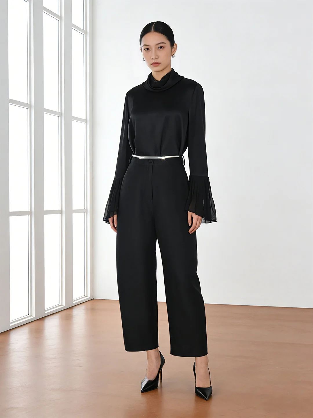 

Элегантная черная шелковая рубашка для деловых встреч, 100% шелк, плотная, с рукавами-колокол, плиссированным воротником, прямого кроя