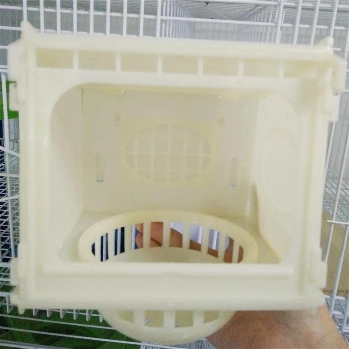 Bird Cage Bird House Parrot Cage White High Quality Plastic Pet Bird\'s Nest Removable Parrot Pet Accessories Animal Feeding 1Pc