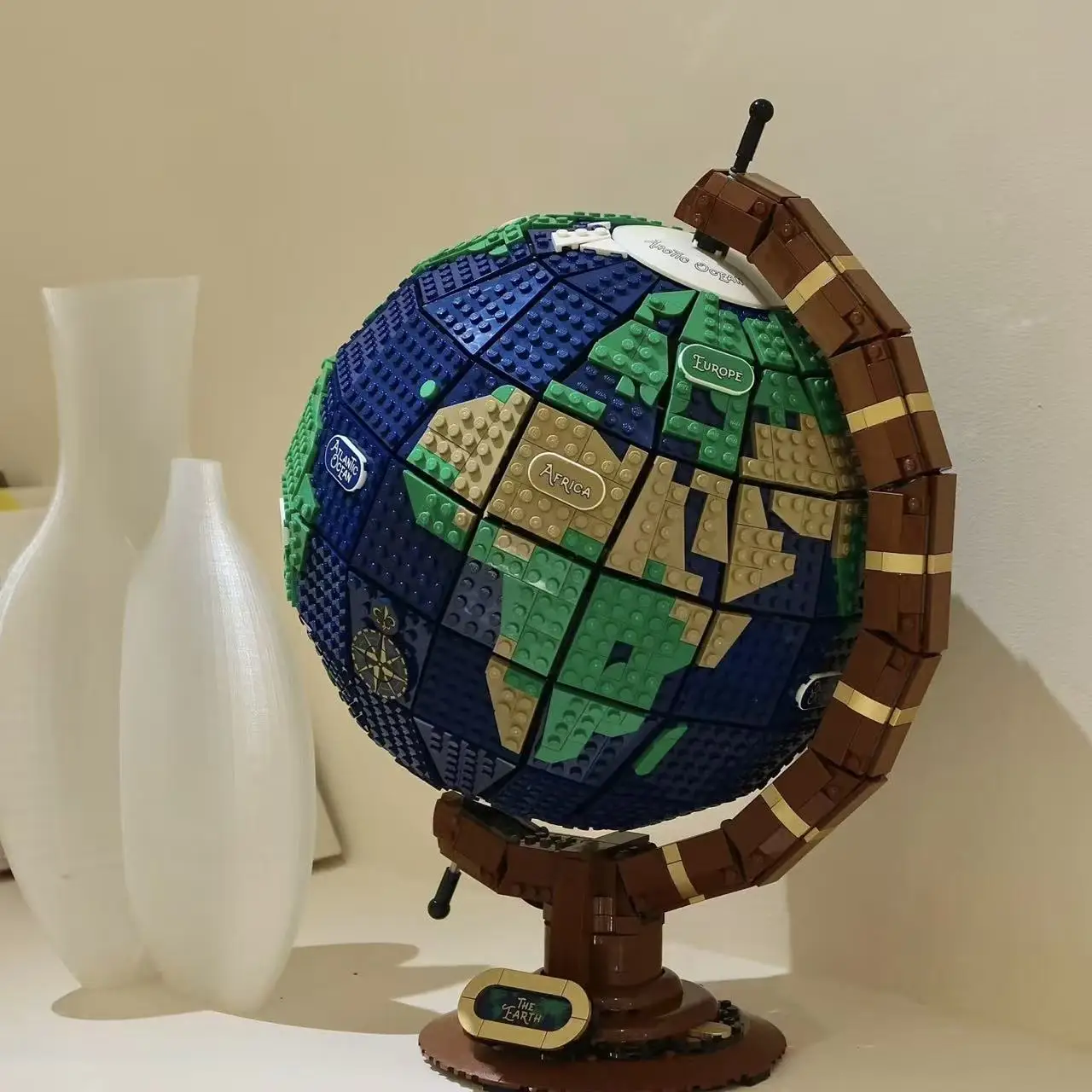 

Новинка 2023 года, глобус, креативная модель Земли с кирпичами Moc 21332, строительные блоки, идеи, наборы игрушек для взрослых, подарки на день рождения (2585 шт.)