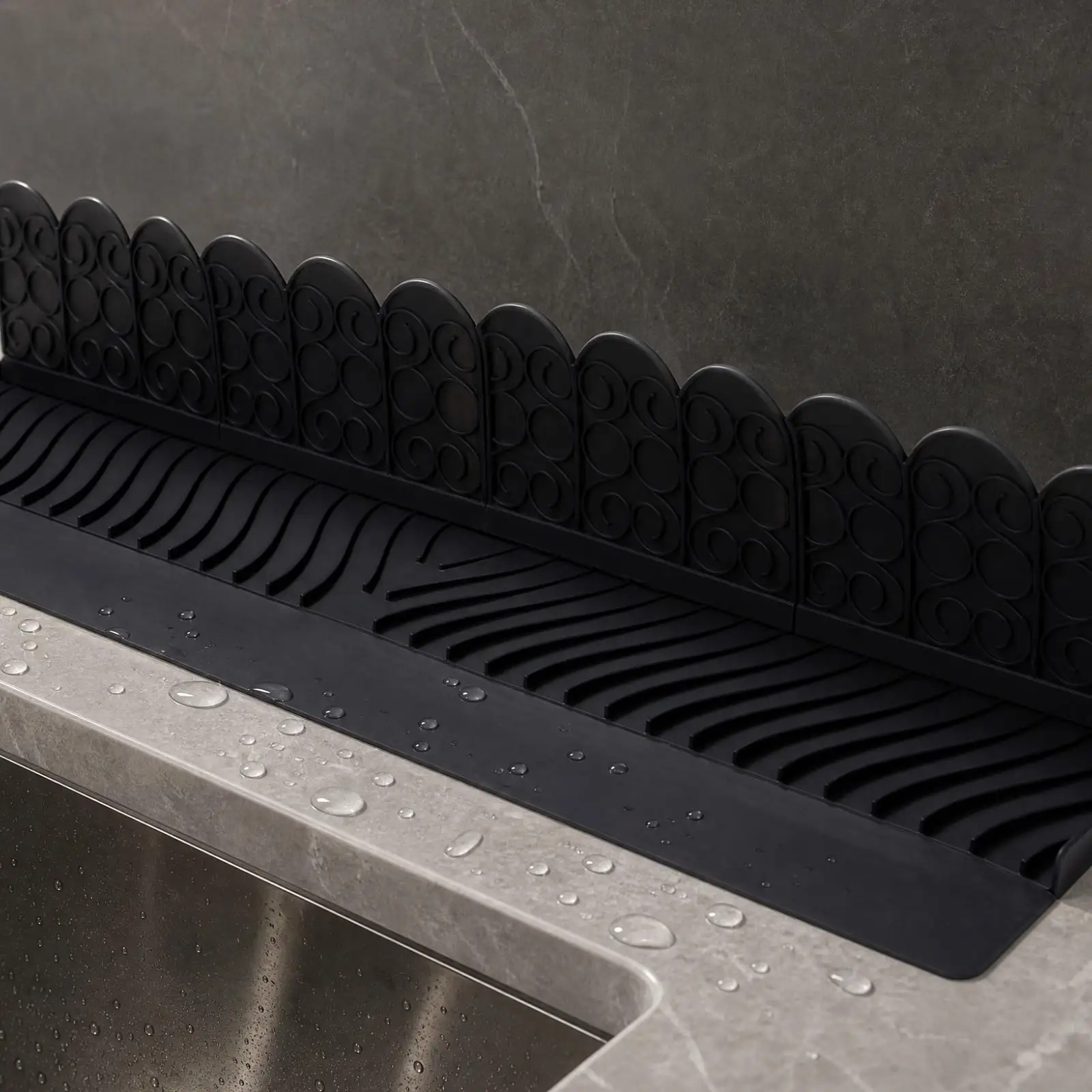 Silicone Sink Spray Guard with Suction Cups Waterproof Silicone Sink Spray Guard Easy to Clean for Dishwashing, Produce Rinsing