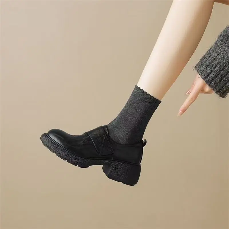 

2026 Autumn New Women British Style Round Toe Velcro Strap Leather Loafers Vintage Soft Sole Korean Version Casual Shoes