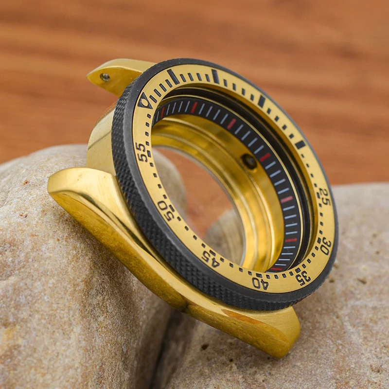 La cassa SKXHouseSKX009 SRPD è dorata, parte NH35N364R7s, movimento esistente, orologio, anello capitolo, vetro zaffiro, 41 mm.