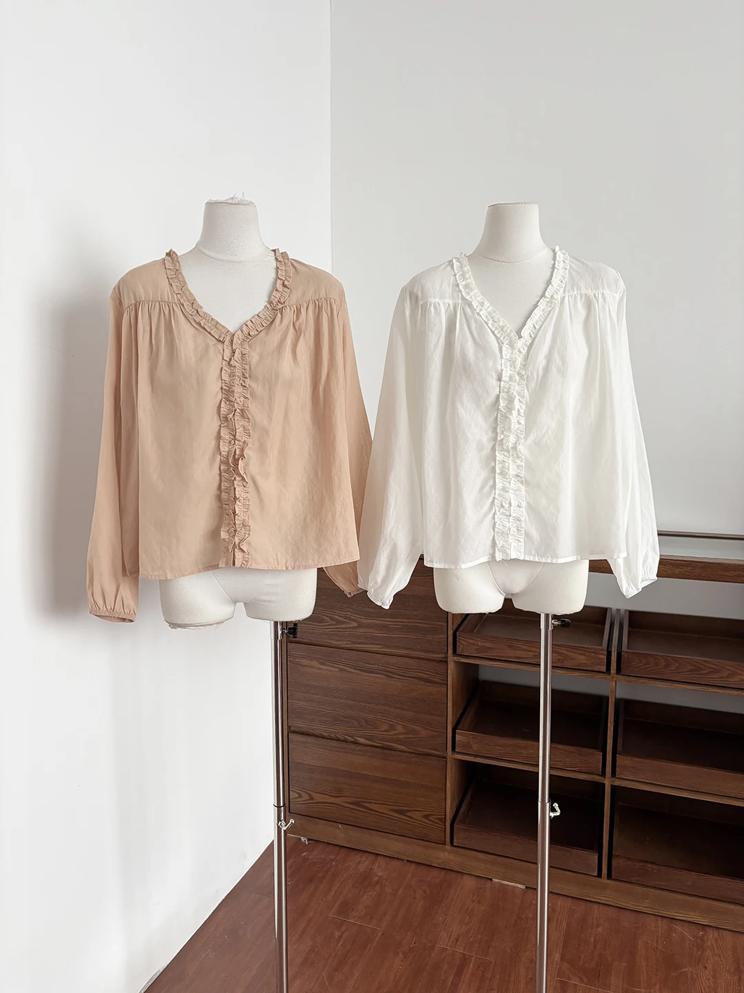 

Gentle Wind V-neck Shirt Women Summer Long Sleeve Loose Commute Shopping Versatile Cover up Top Polyester Fiber Shirt Sleeve