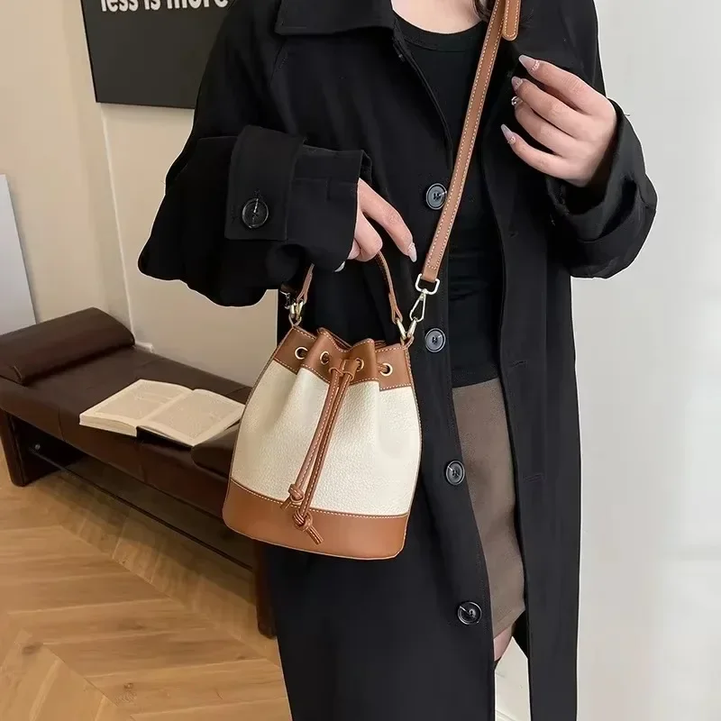 Fashionable Popular Elegant Niche Design Bags for Women 2026 Hot Sale Versatile Crossbody Bags Commuting Hand-held Bucket Bags - view 6
