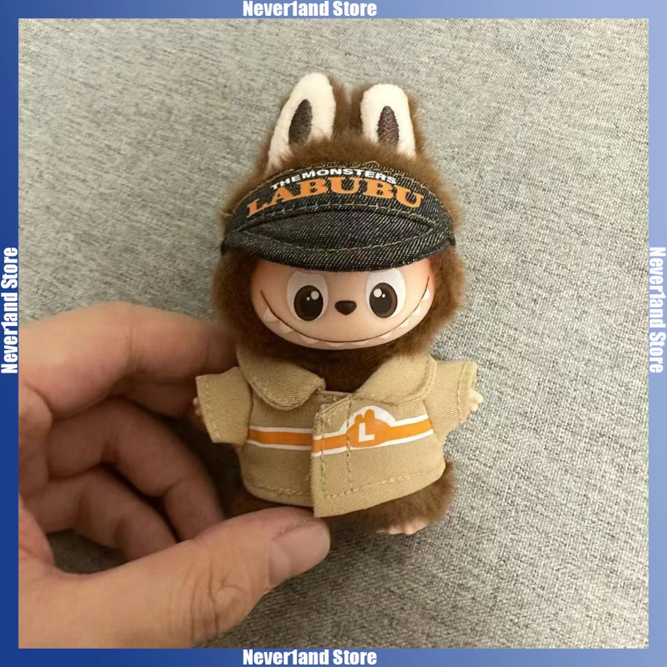 ชุดเสื้อผ้าสำหรับตุ๊กตา Labubu 4.0 ชุดแคชเชียร์น่ารักสไตล์ Wacky Mart ชุด 3 ชิ้น ชุดตุ๊กตาขนนุ่มขนาดเล็ก เสื้อผ้าตุ๊กตาแฟชั่น อุปกรณ์เสริมตุ๊กตา ของขวัญ