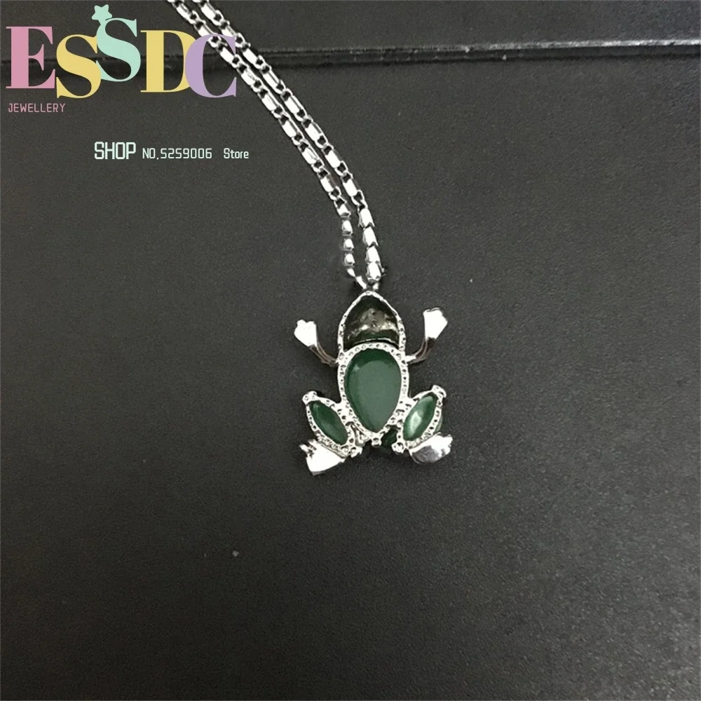 العقيق الأخضر الطبيعي منحوتة يدويا الضفدع أقراط الأزياء بوتيك مجوهرات السيدات والقلائد مجموعة من قطعتين