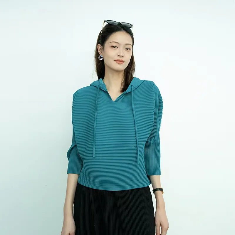 

Miyake Pleated 2025 Fall New Simple Temperament Casual Hooded Sweater Loose Short Design Sense Small Pleated Tops Women Pleats