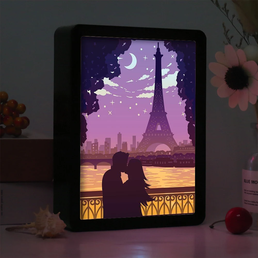 Amante a parigi 3D Paper Cut Light Box Anime Shadow Box luci a Led luce notturna Usb camera da letto lampada decorazione della stanza regalo di san valentino